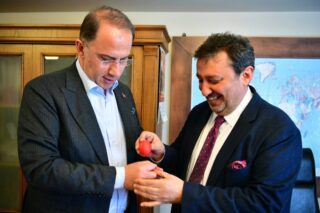 CHP Beylikdüzü İlçe Başkanı Sayın Turan Taşkın Özer, Beylikdüzü Belediye Başkanımız Sayın Mehmet Murat Çalık, CHP İlçe Kadın Kolları Başkanı Sayın Gülüs Ertürk ve İlçe Kadın Kolları üyelerinin Paskalya Bayramı münasebetiyle fabrikamıza yapmış oldukları nazik ve anlamlı ziyaretleri için teşekkür ederiz.
@mmuratcalik @ttaskinozer @guluserturkk @antokosedag